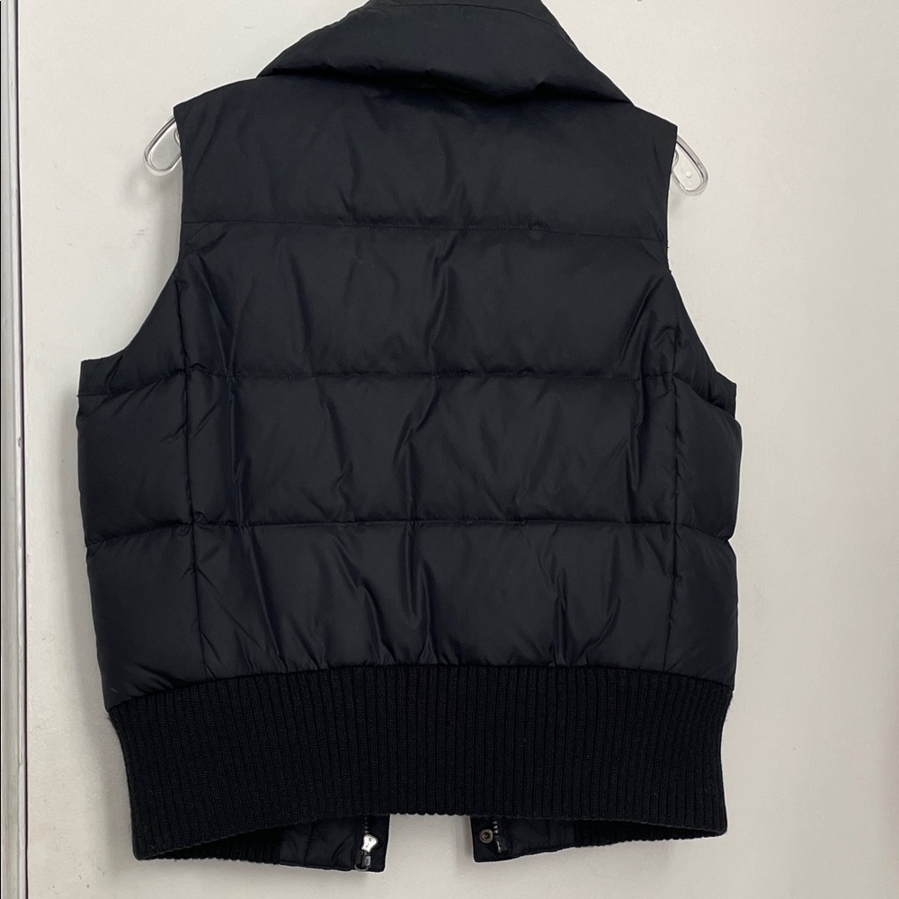 Forever 21 Black Puffer Vest - Picture 6 of 6
